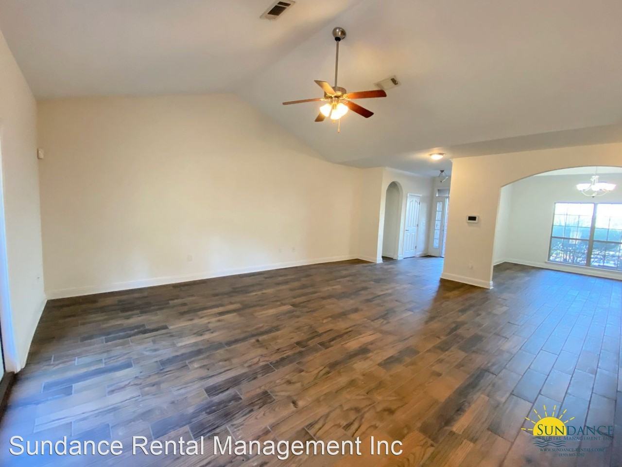 612 Rowan Cir - Photo 3 of 16