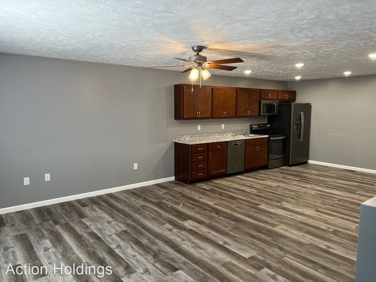 2323 Capital Ave - Photo 2 of 12