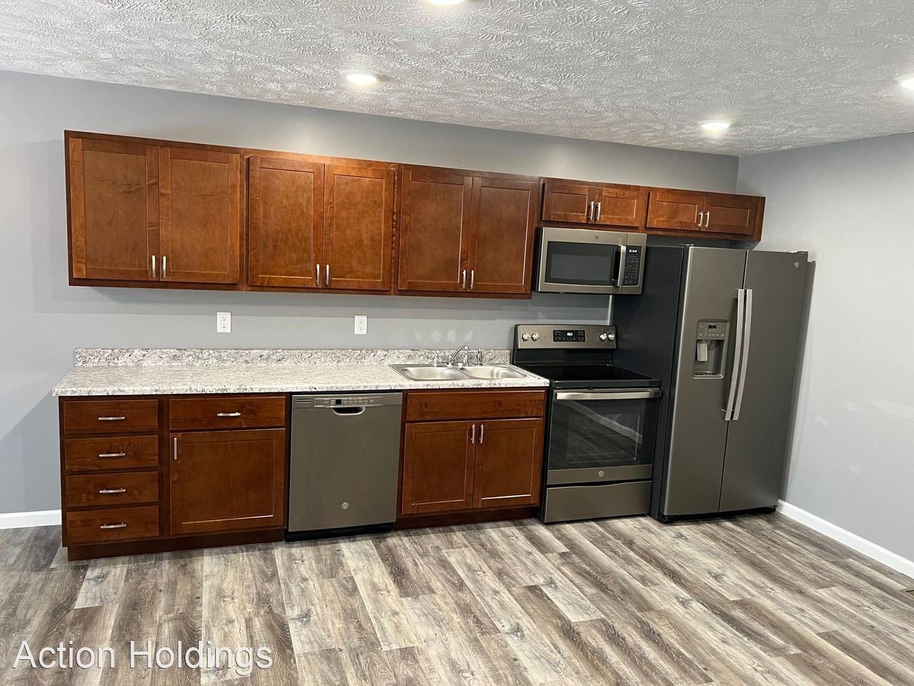 2323 Capital Ave - Photo 3 of 12