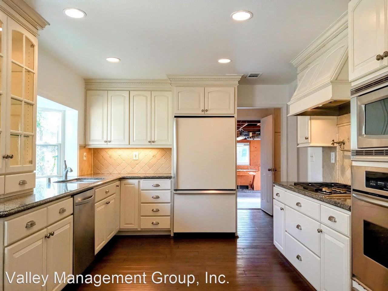 1579 Shaw Dr - Photo 2 of 50