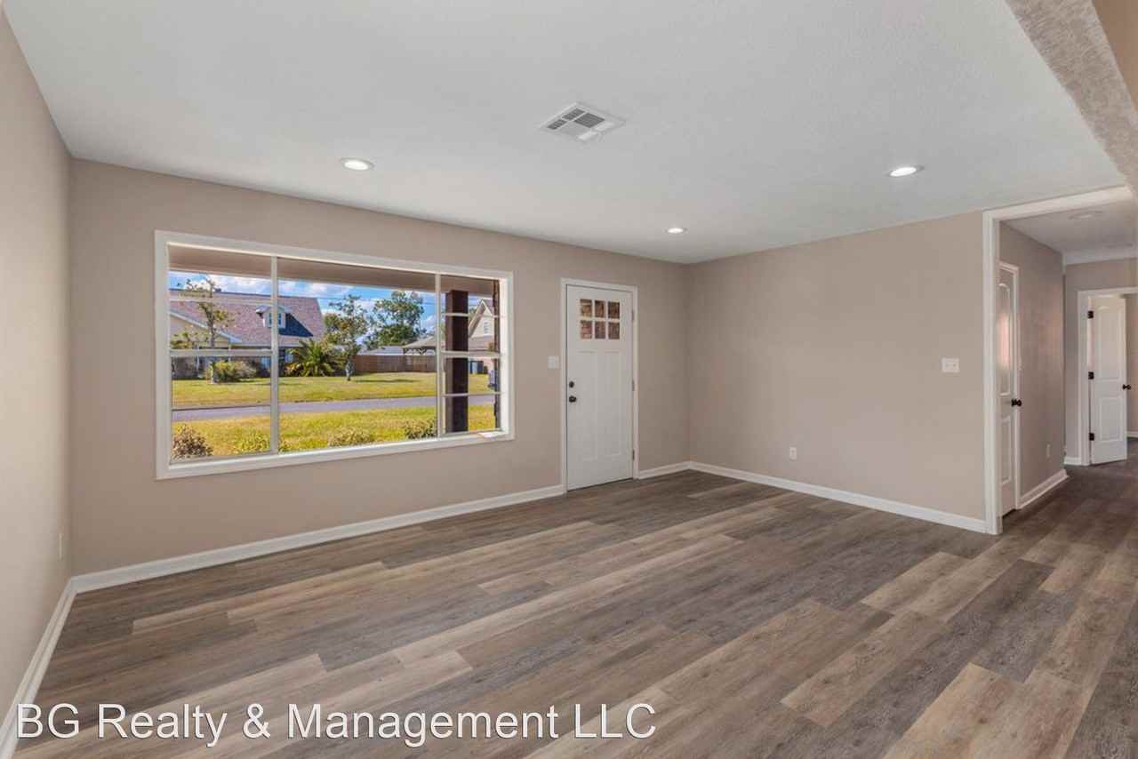 1418 Rue Des Chene - Photo 2 of 14