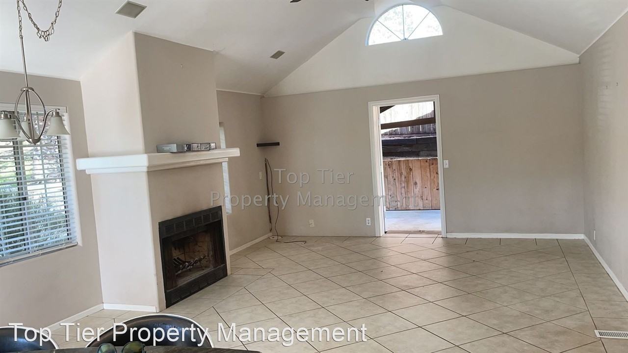 25661 Willow Ln - Photo 3 of 18