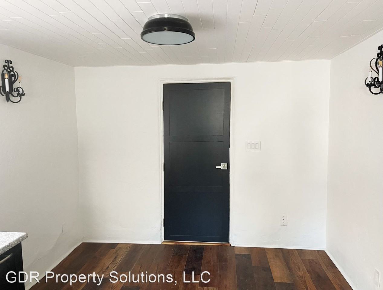 300 San Pasquale Avenue NW - Photo 2 of 19