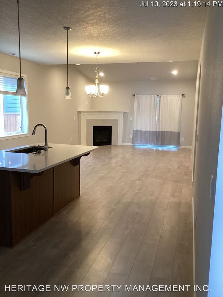 421 Depot Ave - Photo 3 of 30