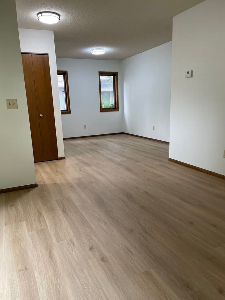 2463 Elliot Ave - Photo 2 of 20