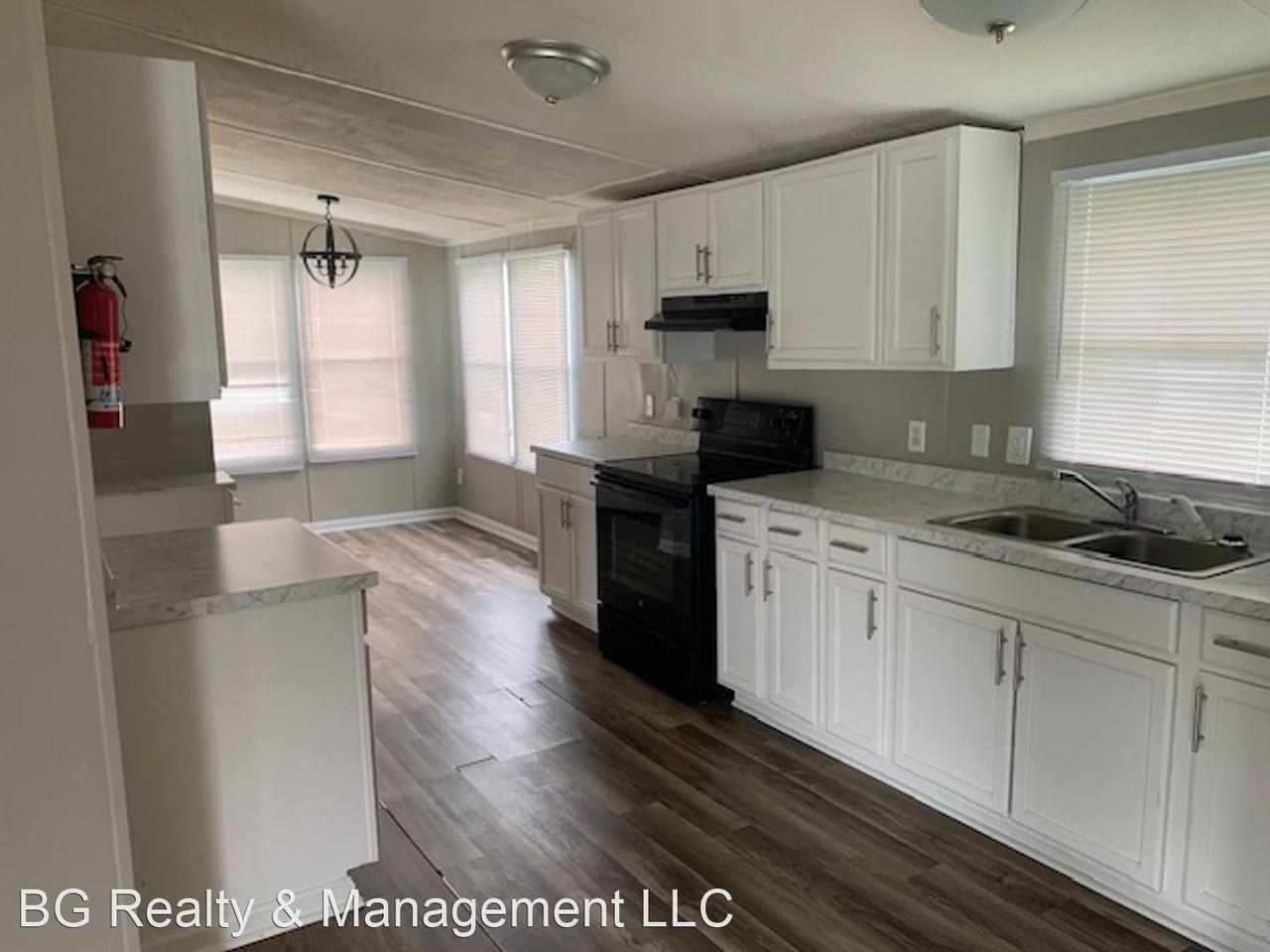 923 Cecile St - Photo 2 of 14