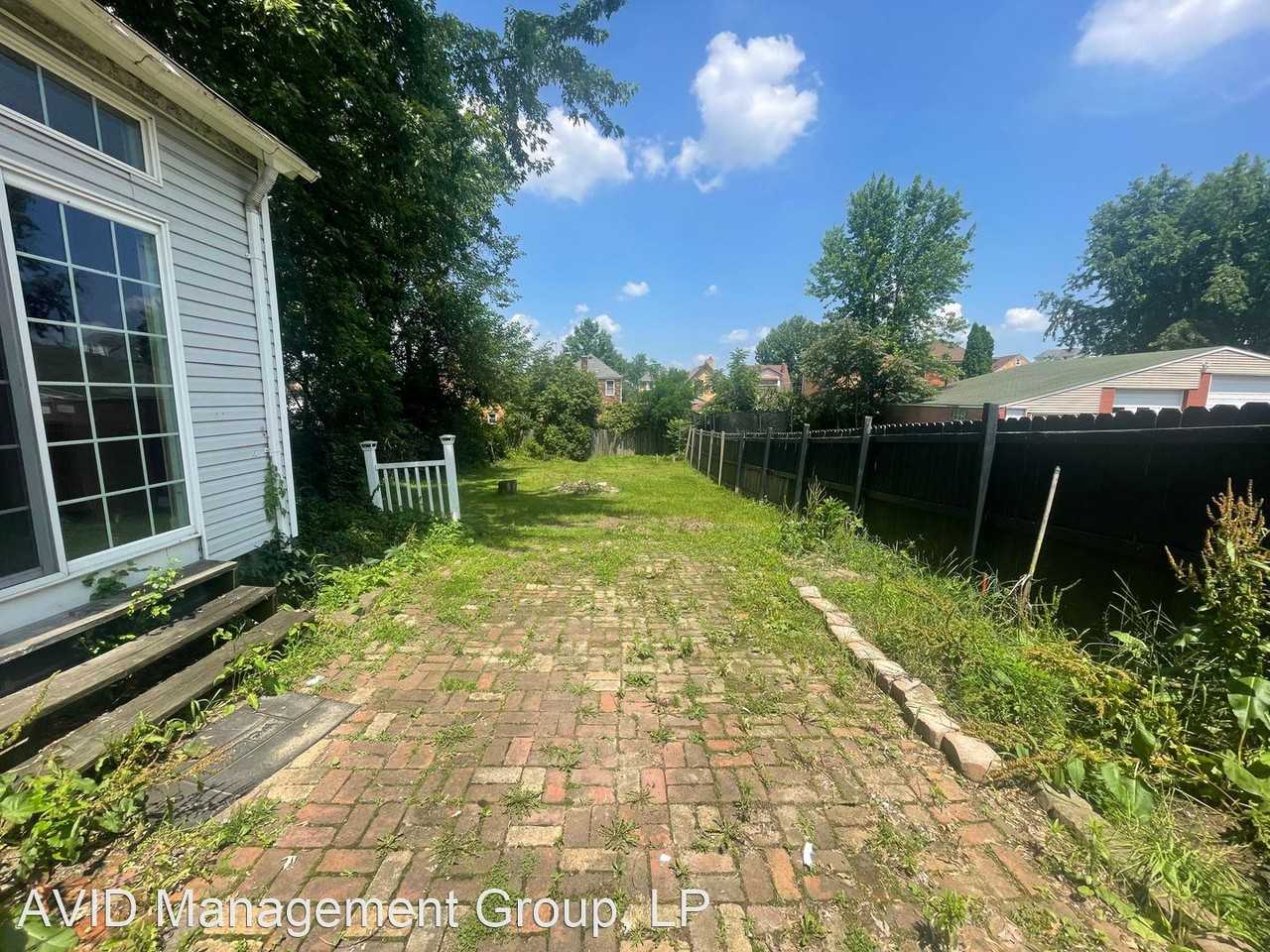 170 Frank St - Photo 3 of 15