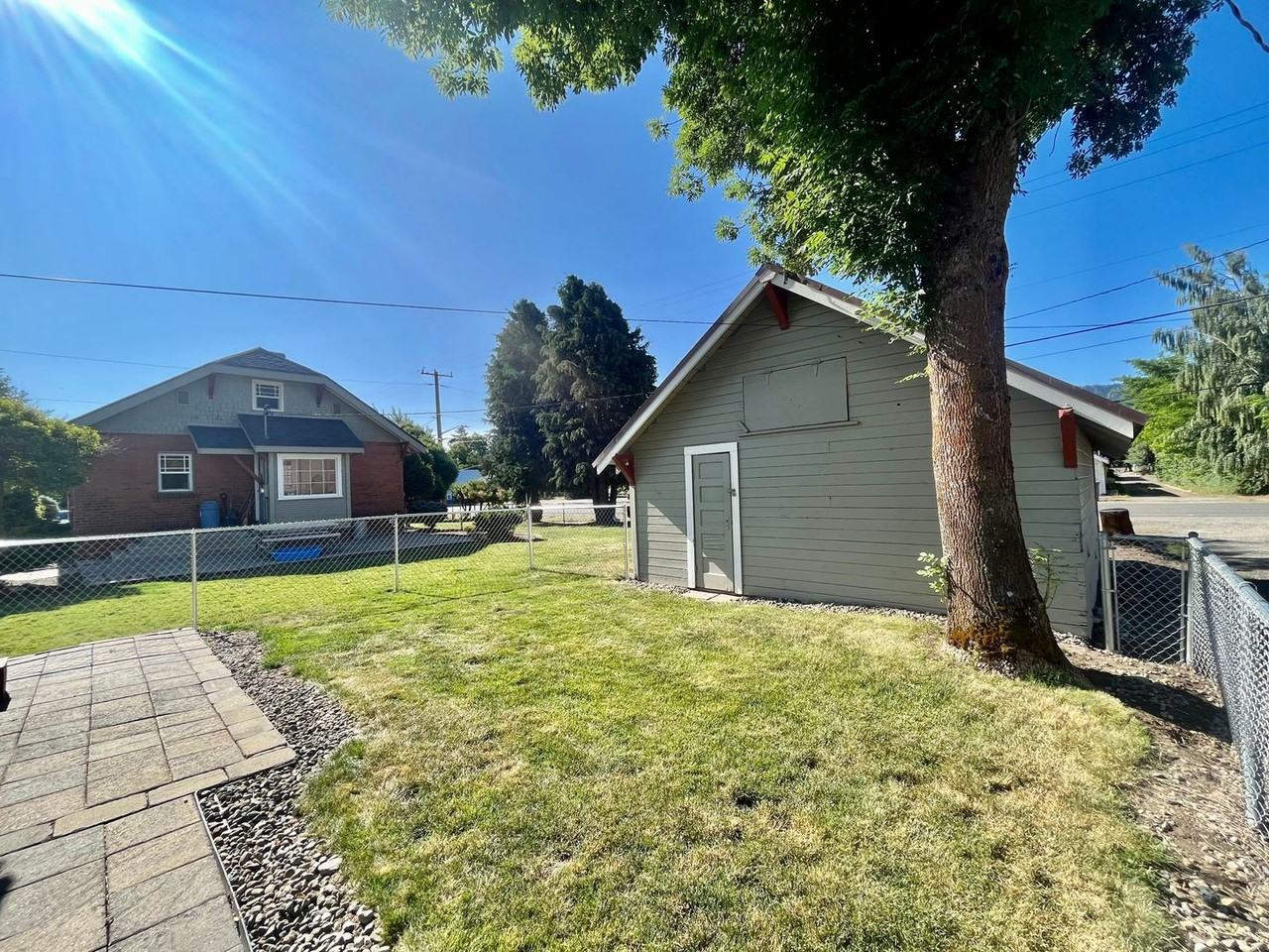 301 1/2 N Montgomery Ave - Photo 3 of 15