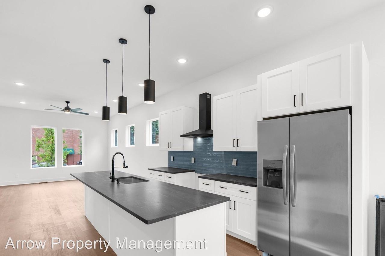 2419 Batavia St - Photo 3 of 22