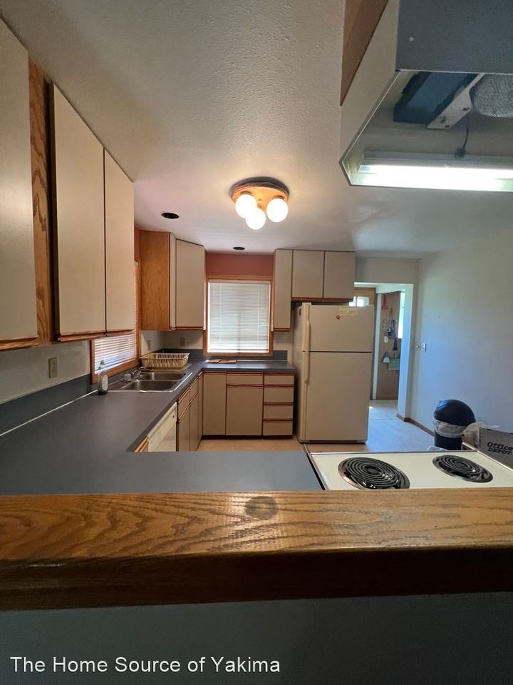 1570 Cutler Way - Photo 3 of 26