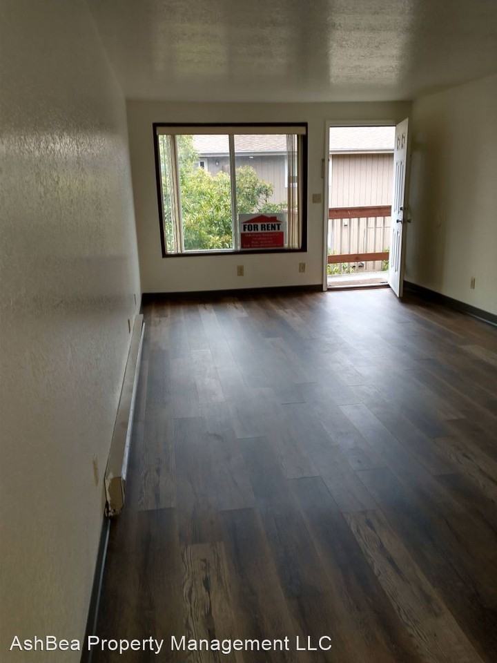 135 Taft Dr #4 - Photo 3 of 16