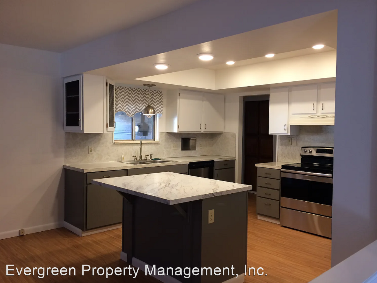 2420 Poplar Dr - Photo 3 of 6