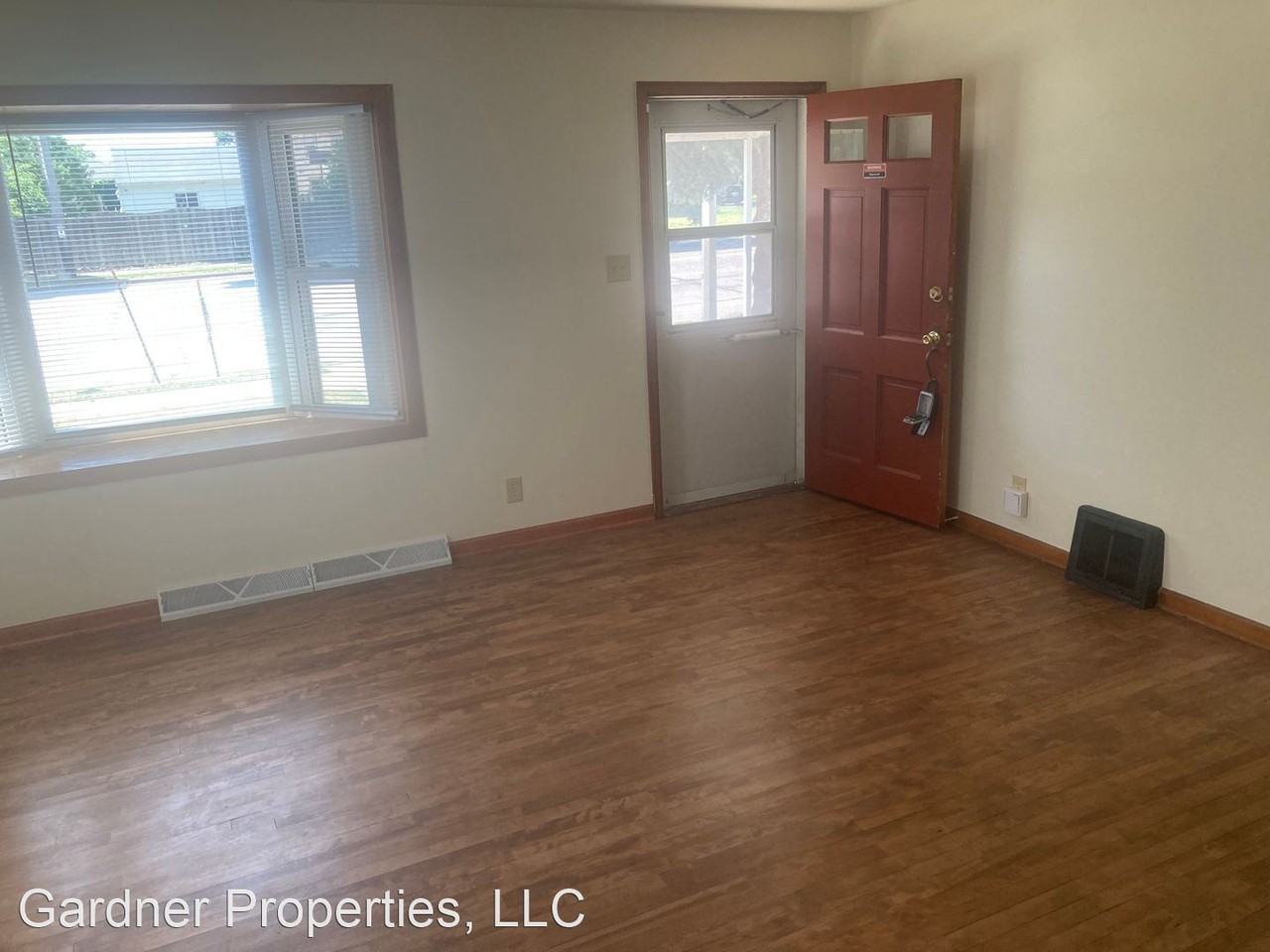 6316 W Lisbon Ave - Photo 2 of 14