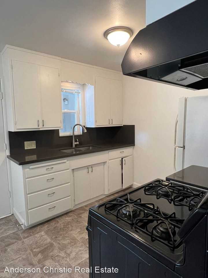 435 Ocean View Ave. - Photo 2 of 11