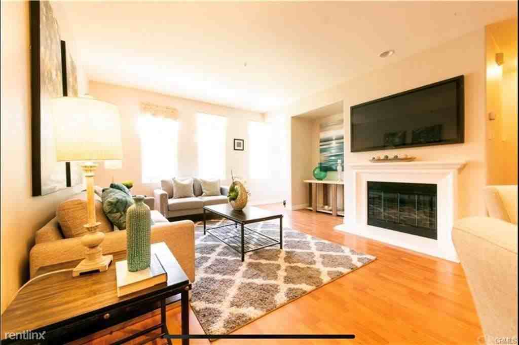 65 Passage - Photo 3 of 10