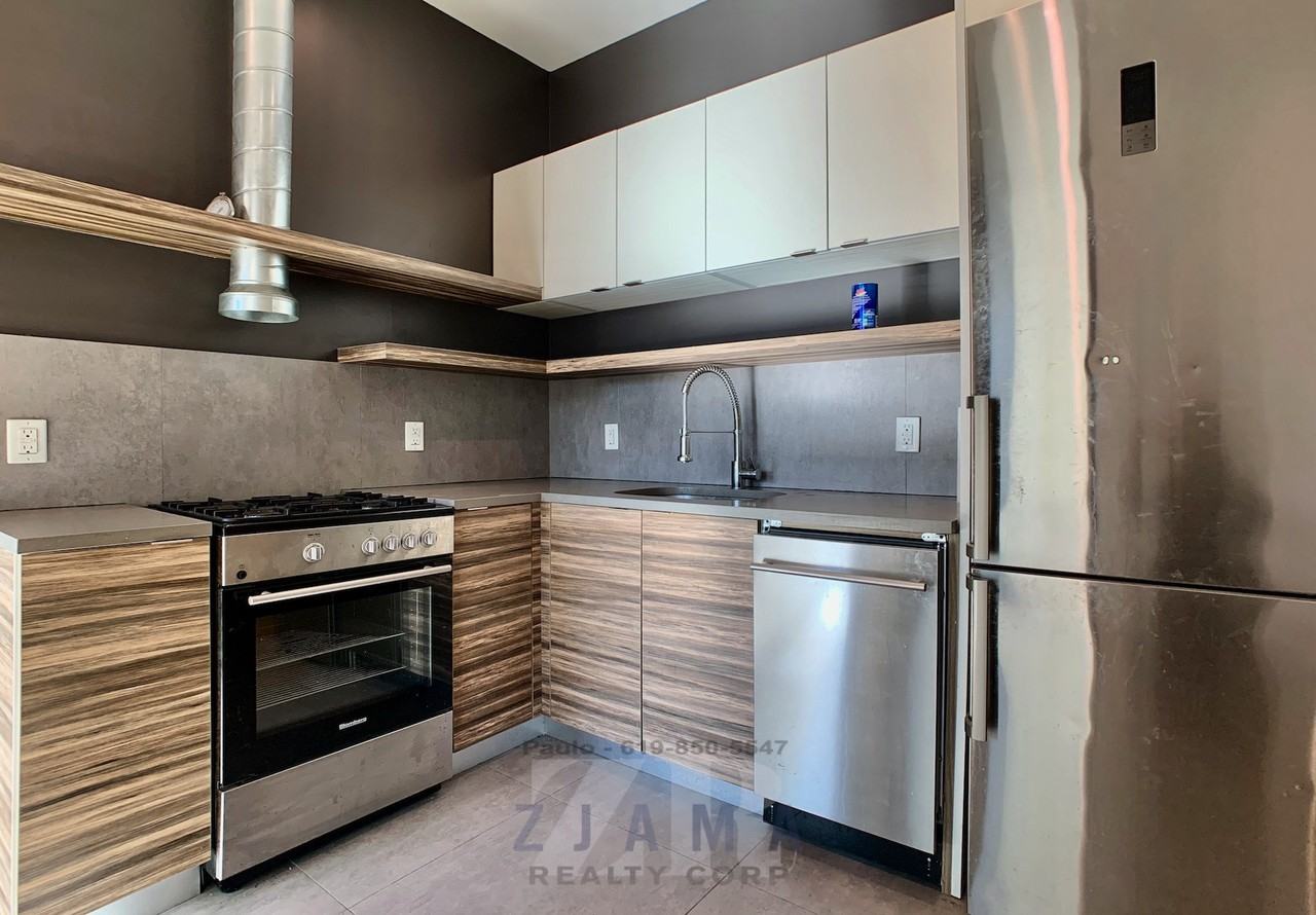 Hawthorne St #4 - Photo 2 of 16