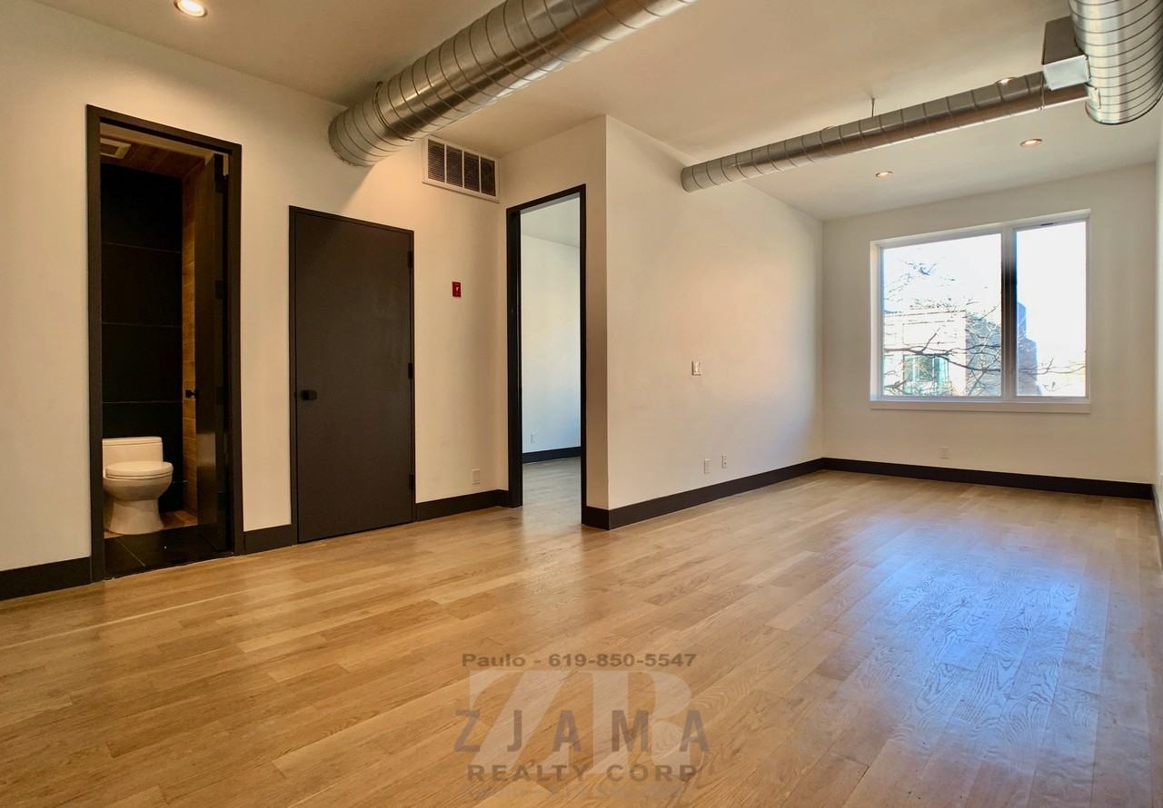 Hawthorne St #4 - Photo 3 of 16