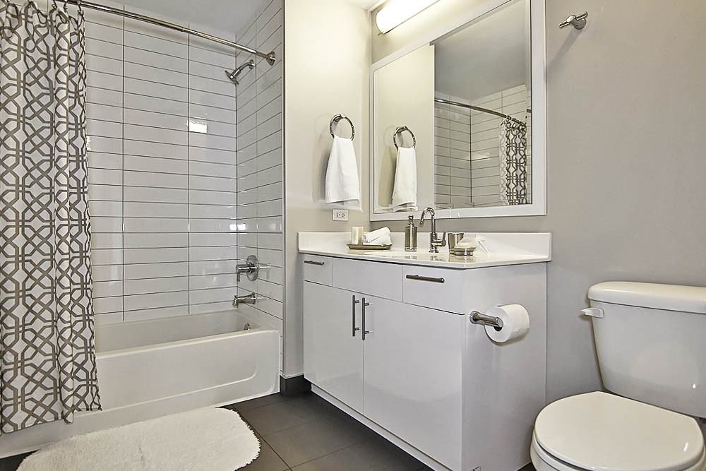 211 W Scott St - Photo 6 of 13