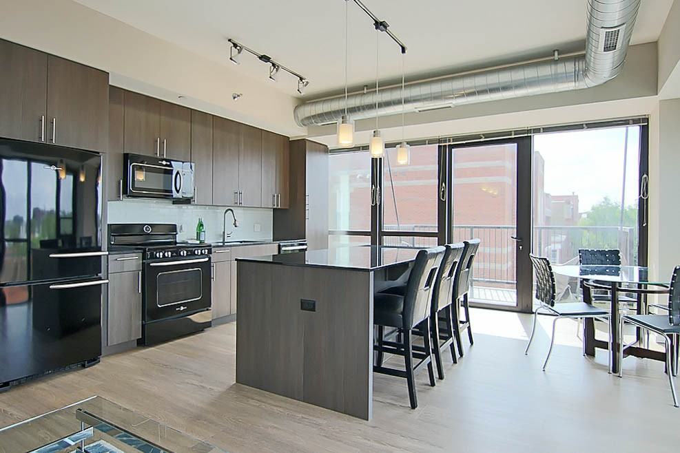 211 W Scott St #2-2 - Photo 4 of 17