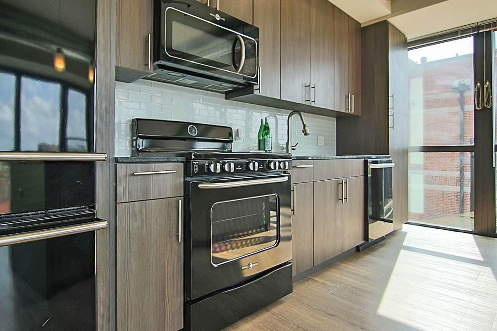 211 W Scott St #2-2 - Photo 5 of 17