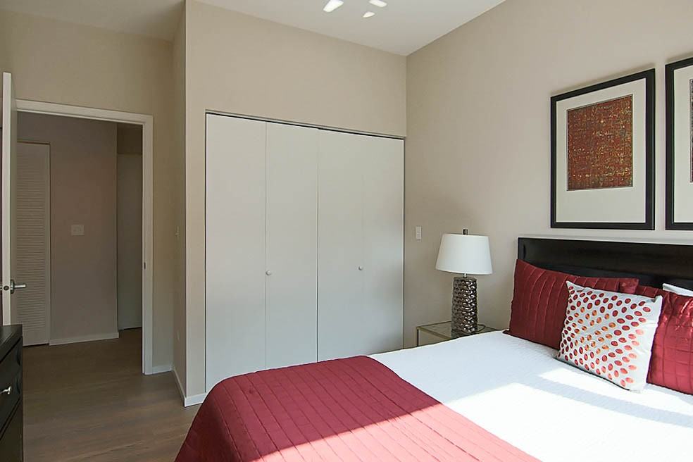 211 W Scott St #2-2DEN - Photo 7 of 17