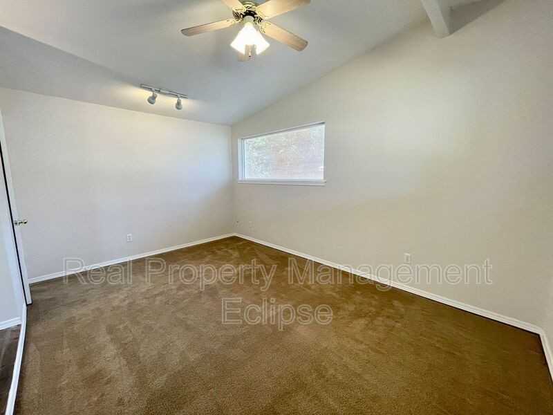 14221 Se 41st St - Photo 2 of 17