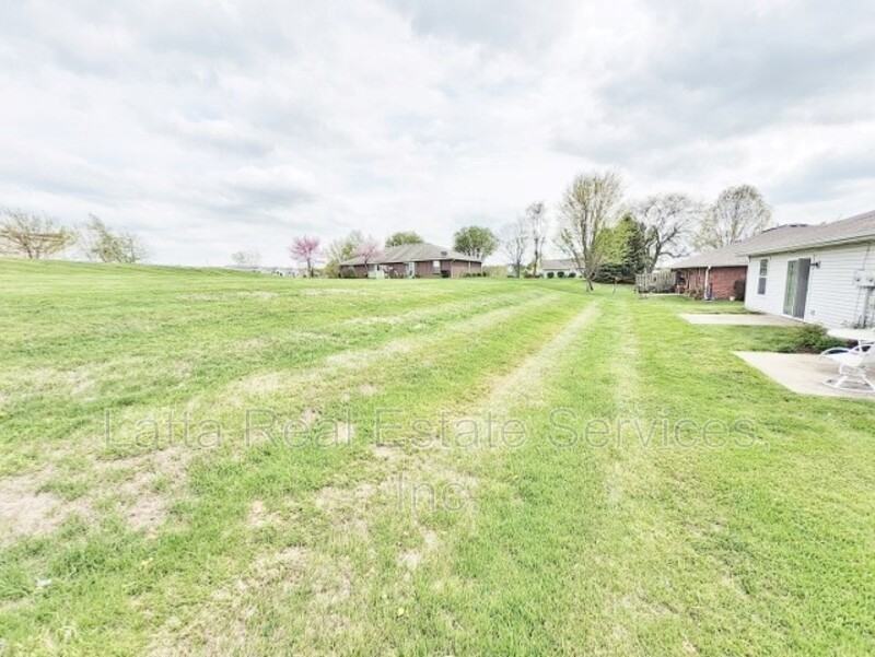 919 Southview Ter - Photo 3 of 11