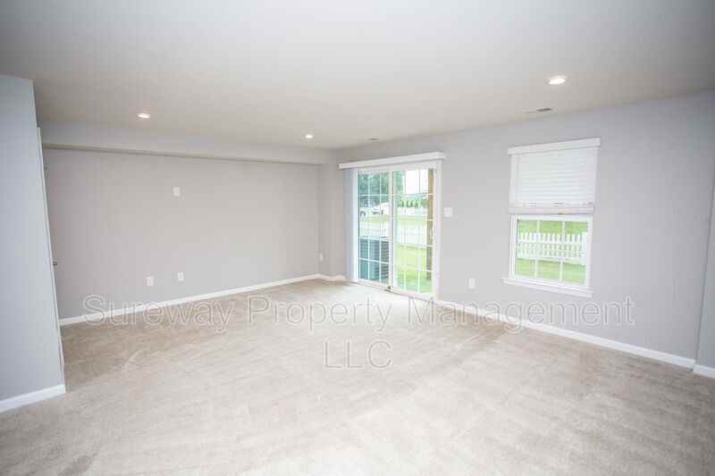 6 Ella Ln - Photo 3 of 44