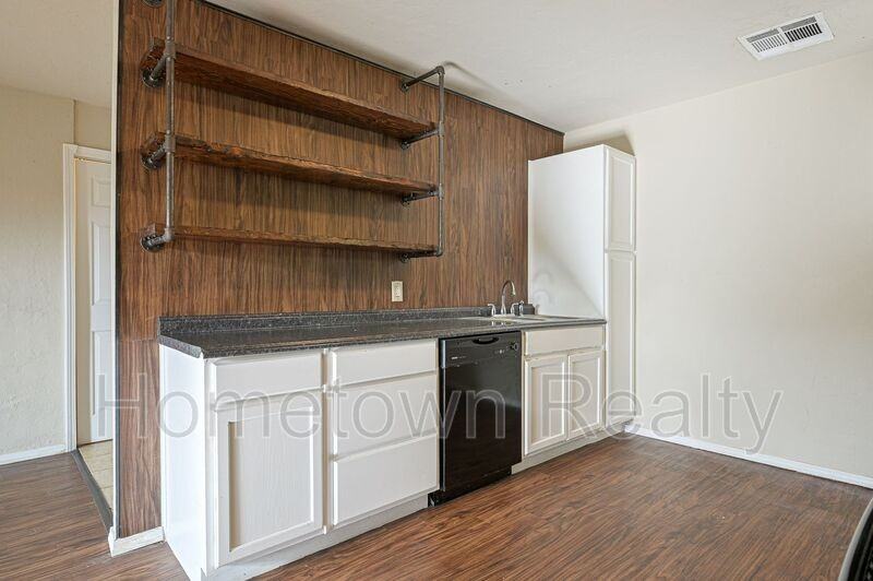 135.5 E Himes Street - Photo 4 of 20