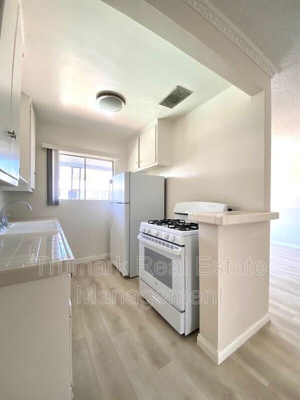 585 E Washington Blvd #33 - Photo 2 of 9