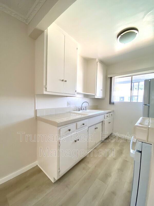 585 E Washington Blvd #33 - Photo 5 of 9