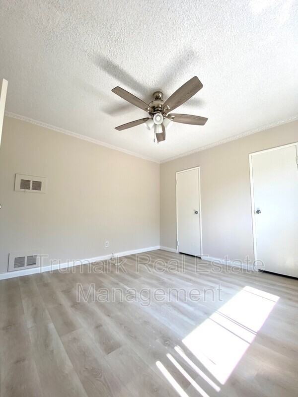 585 E Washington Blvd #33 - Photo 6 of 9