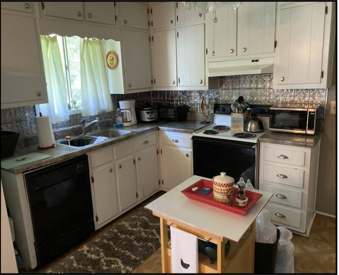 7379 Windsor Ct - Photo 3 of 5