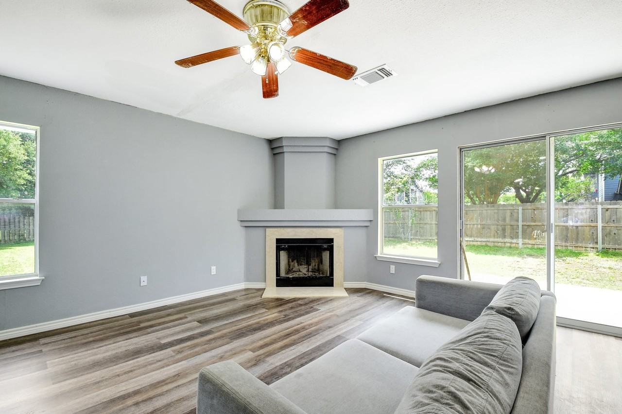 8807 Shadow Wood Lane - Photo 3 of 30