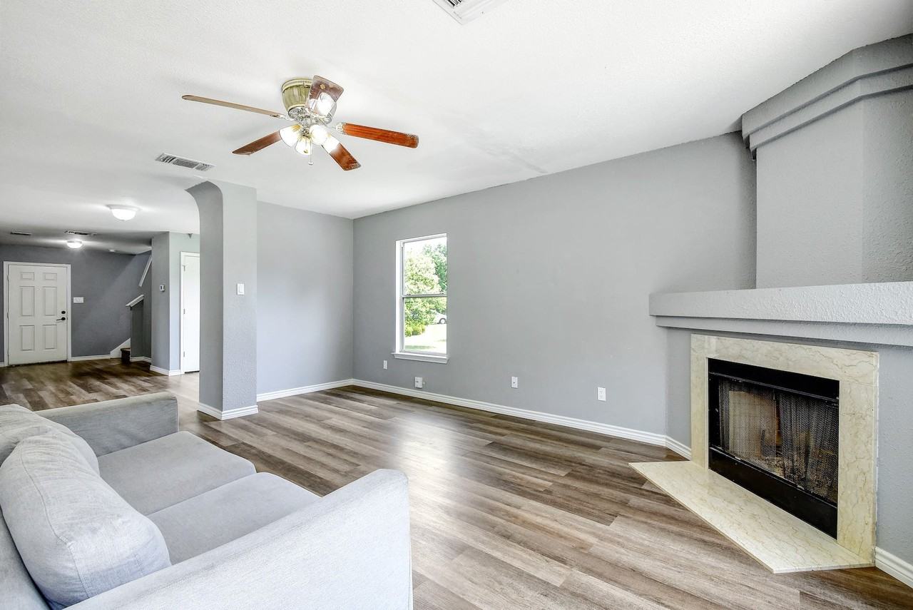 8807 Shadow Wood Lane - Photo 5 of 30