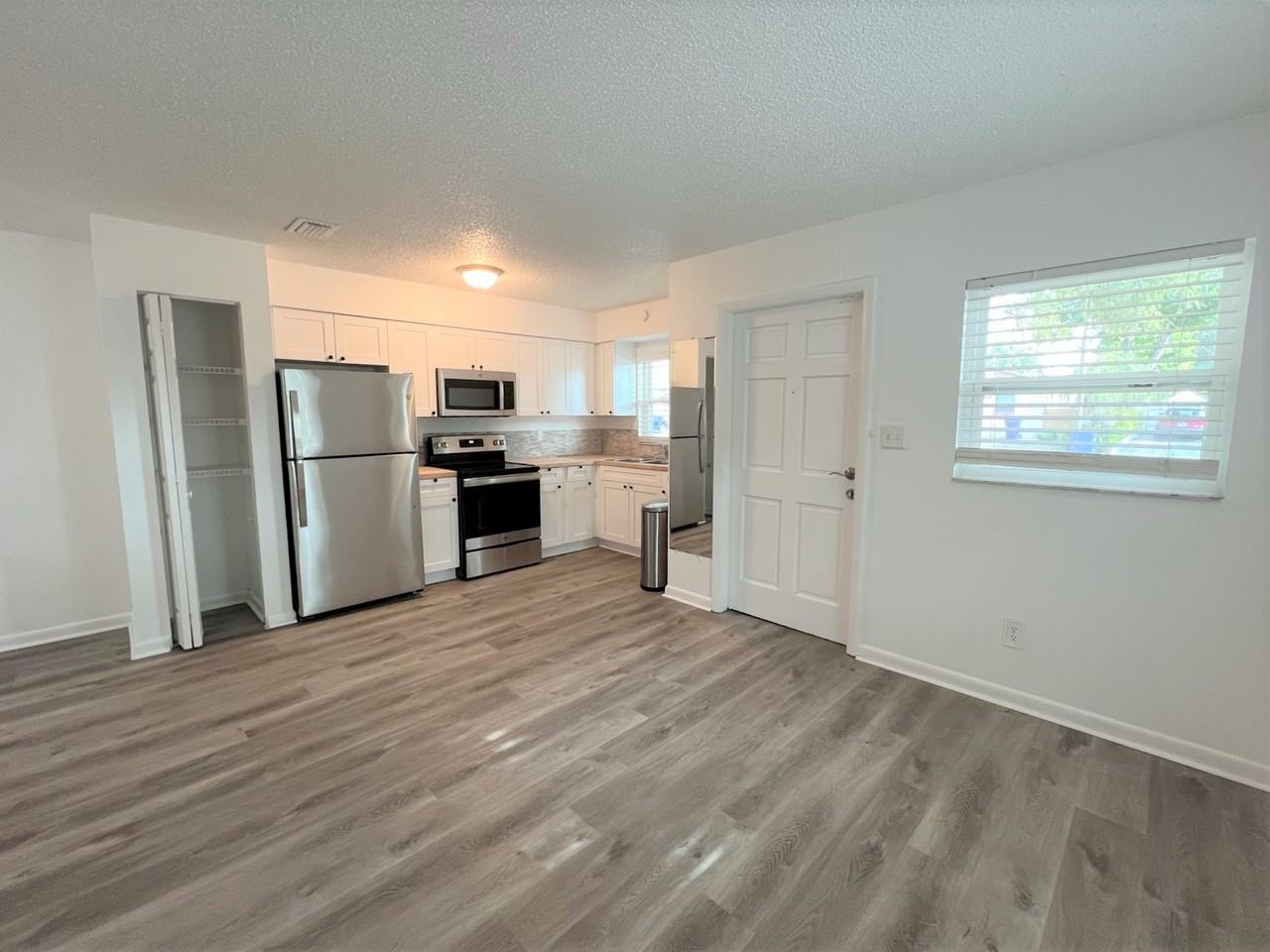 2408 W Cypress St - Photo 2 of 11