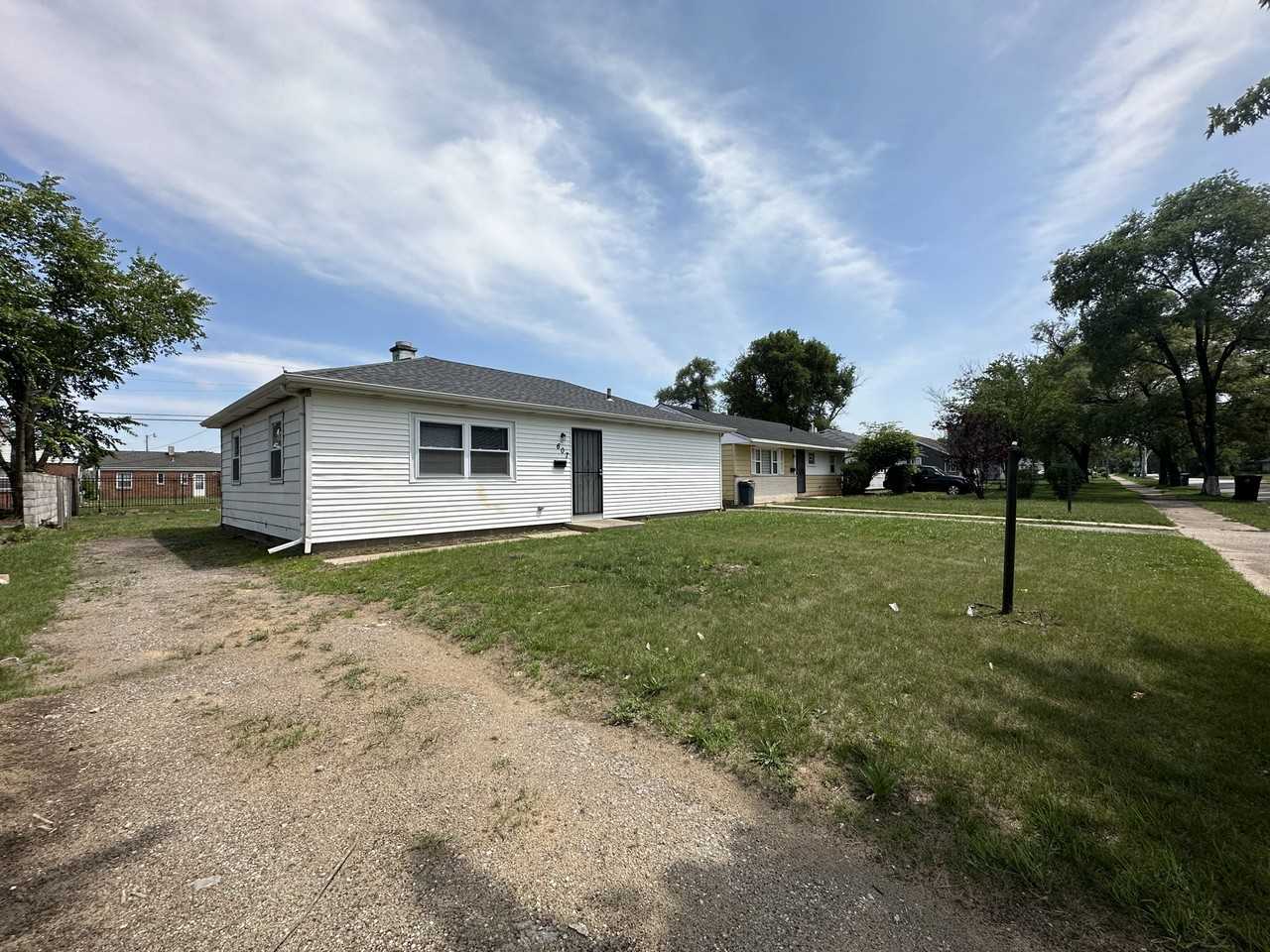 607 Taney St - Photo 2 of 21