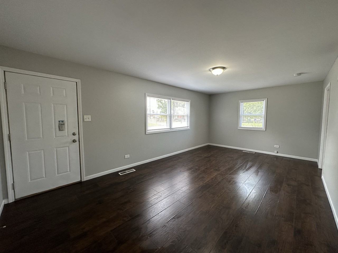 607 Taney St - Photo 3 of 21