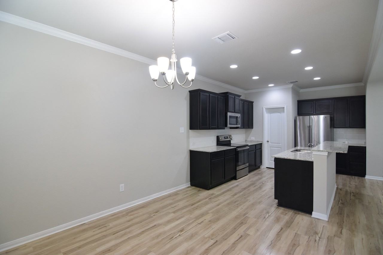 10208 Cap Rock Dr - Photo 5 of 23