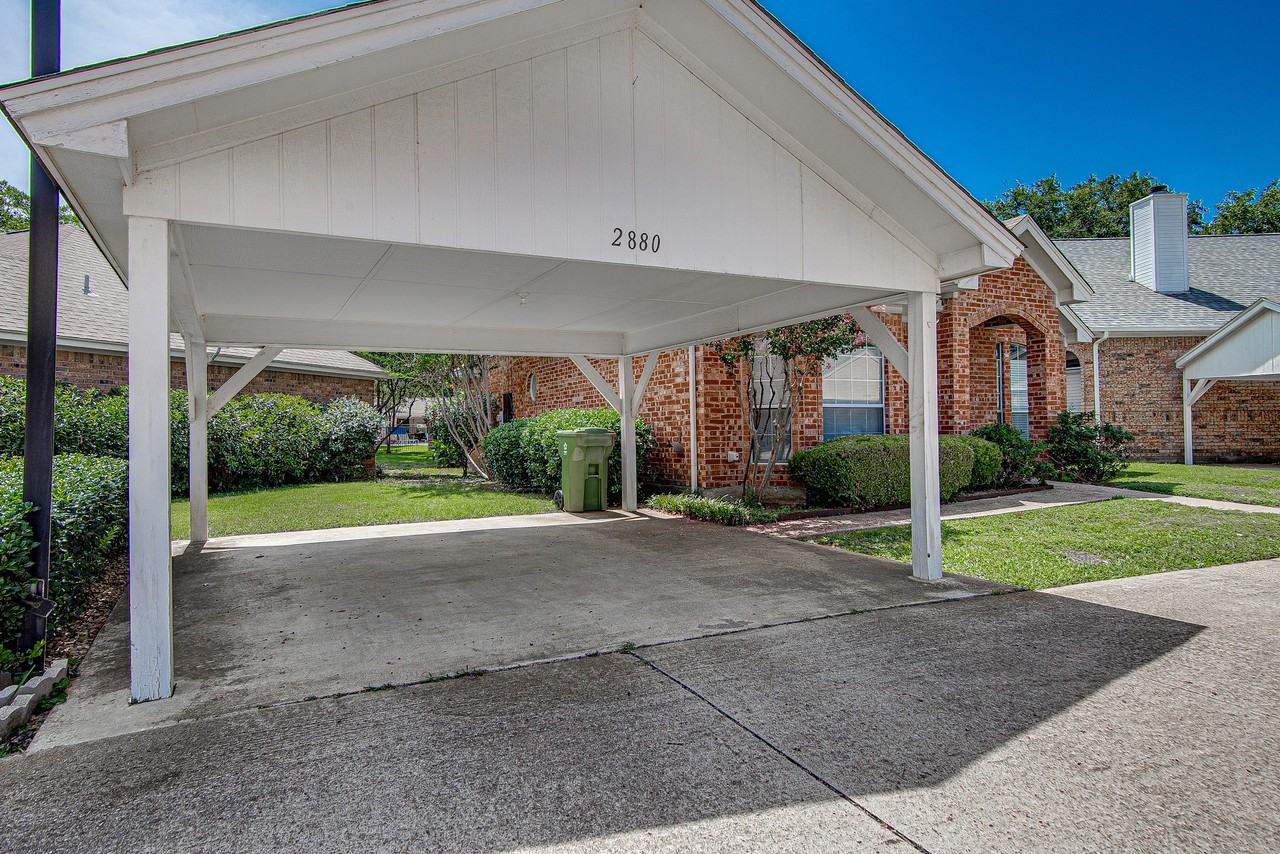 2880 Inniswood Cir - Photo 3 of 26