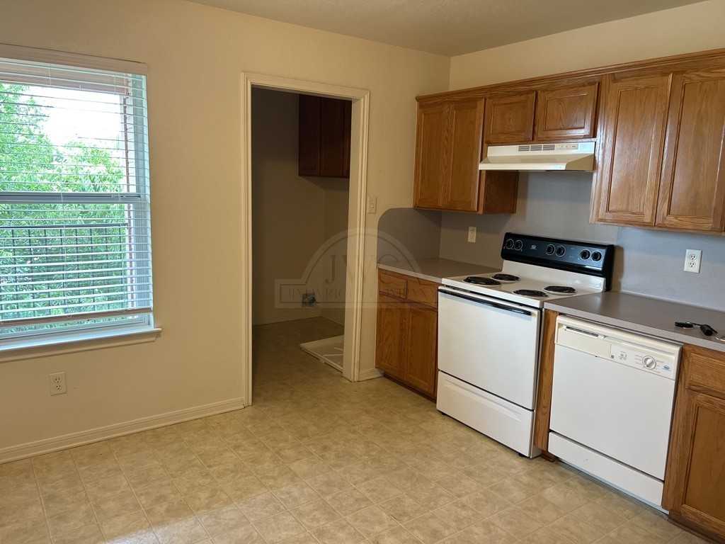 601 N Main St - Photo 3 of 17