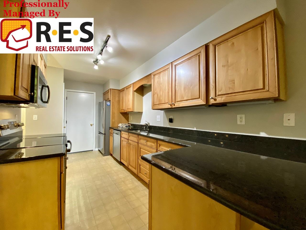 1556 S Spruce St - Photo 3 of 19