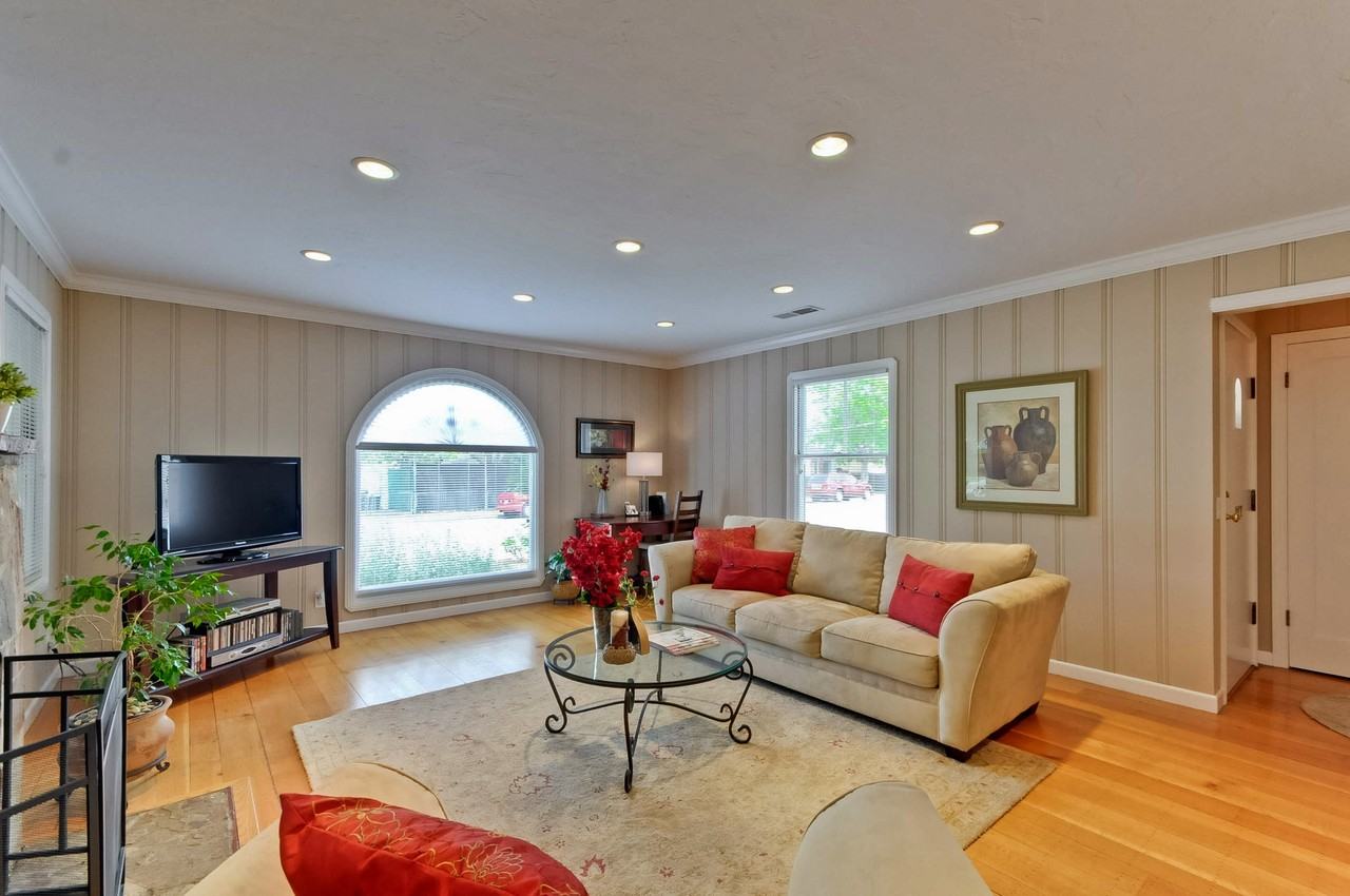 1308 Rosewood Ave #NA - Photo 2 of 14