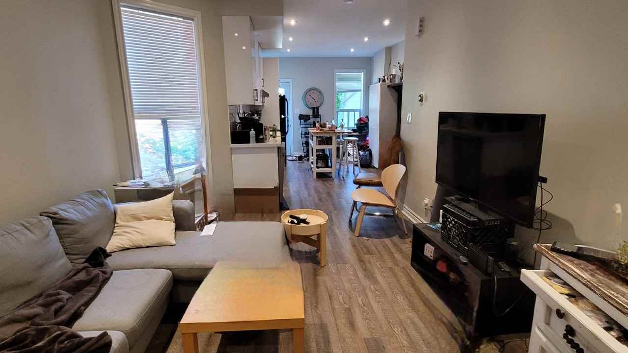 529 Roxton Road Main, Toronto, ON M6G 3R5 3 Bedroom Apartment for