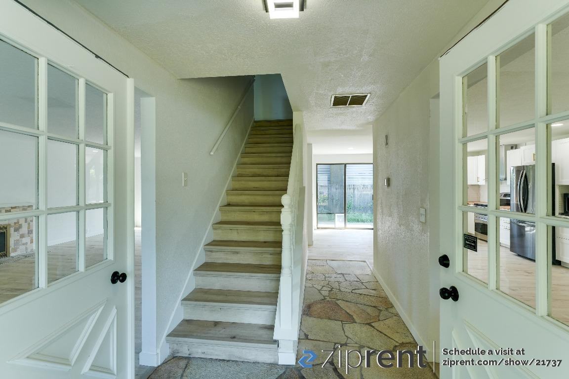 12943 Se 68th St - Photo 3 of 21