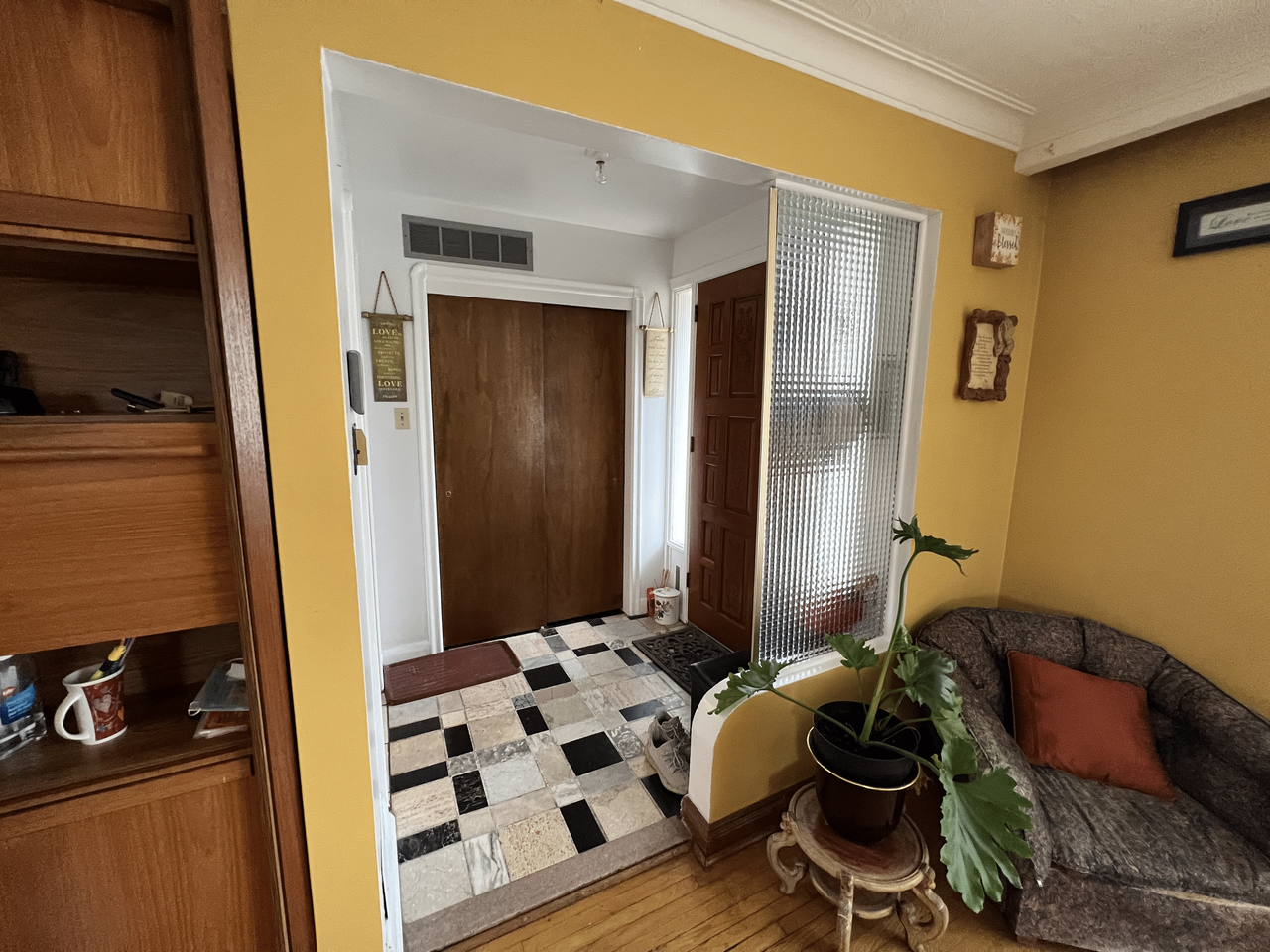 119 Regina Avenue - Photo 2 of 16