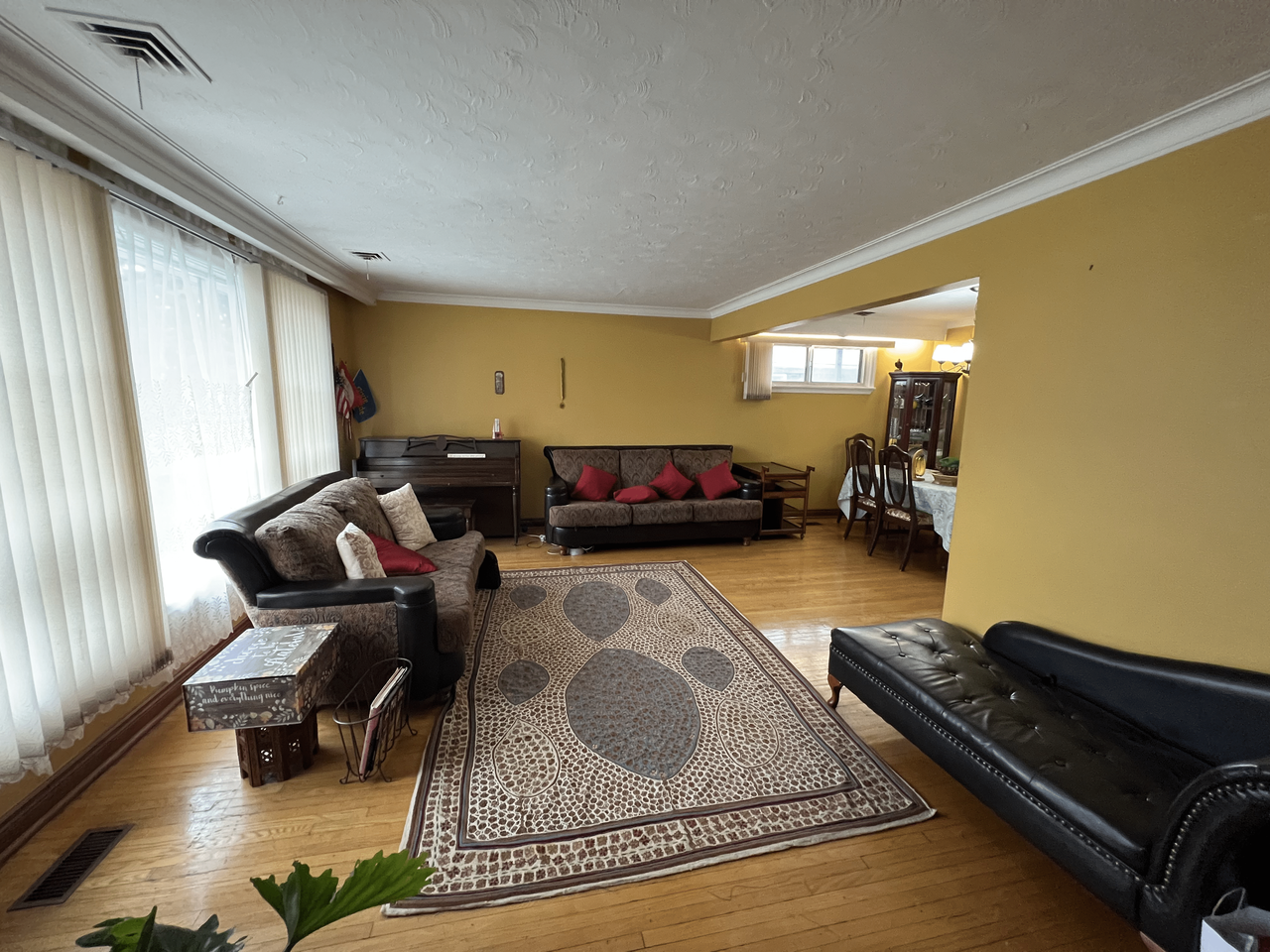 119 Regina Avenue - Photo 3 of 16