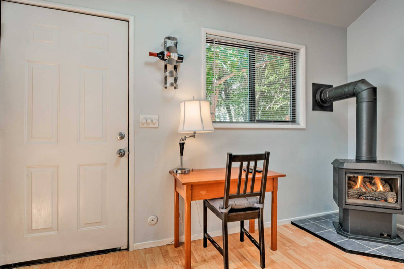 673 Siskiyou Blvd - Photo 6 of 22