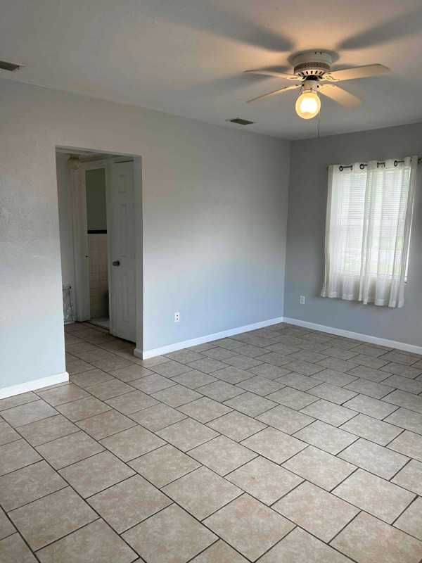 4218 Woodmere St - Photo 3 of 9