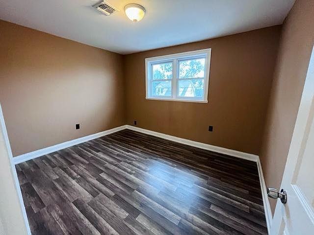 185 Christie Ave #1stFL - Photo 2 of 7